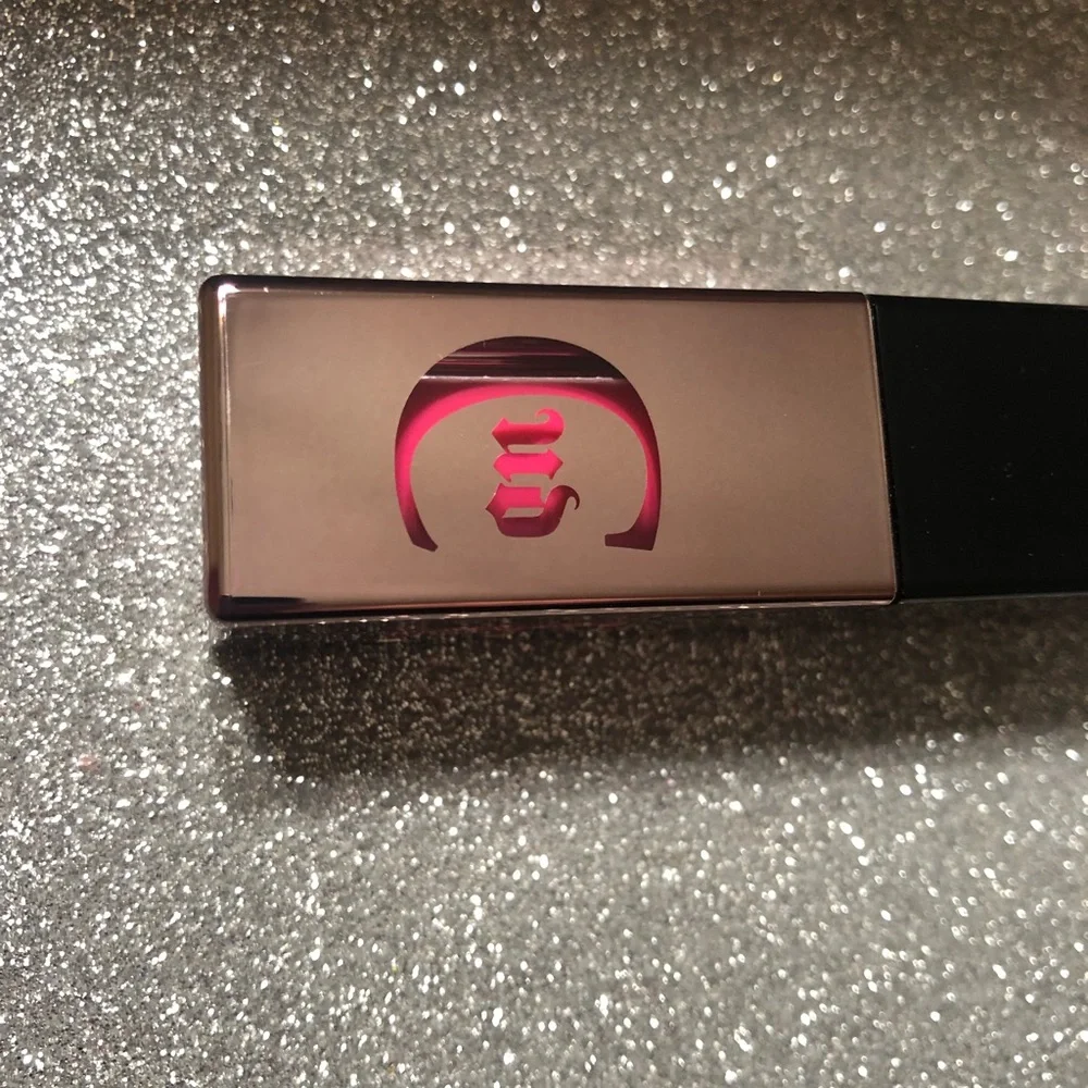 BNIB! Urban Decay Wired Lip Chemistry Lasting Glassy Tint in SAVAGE 💋